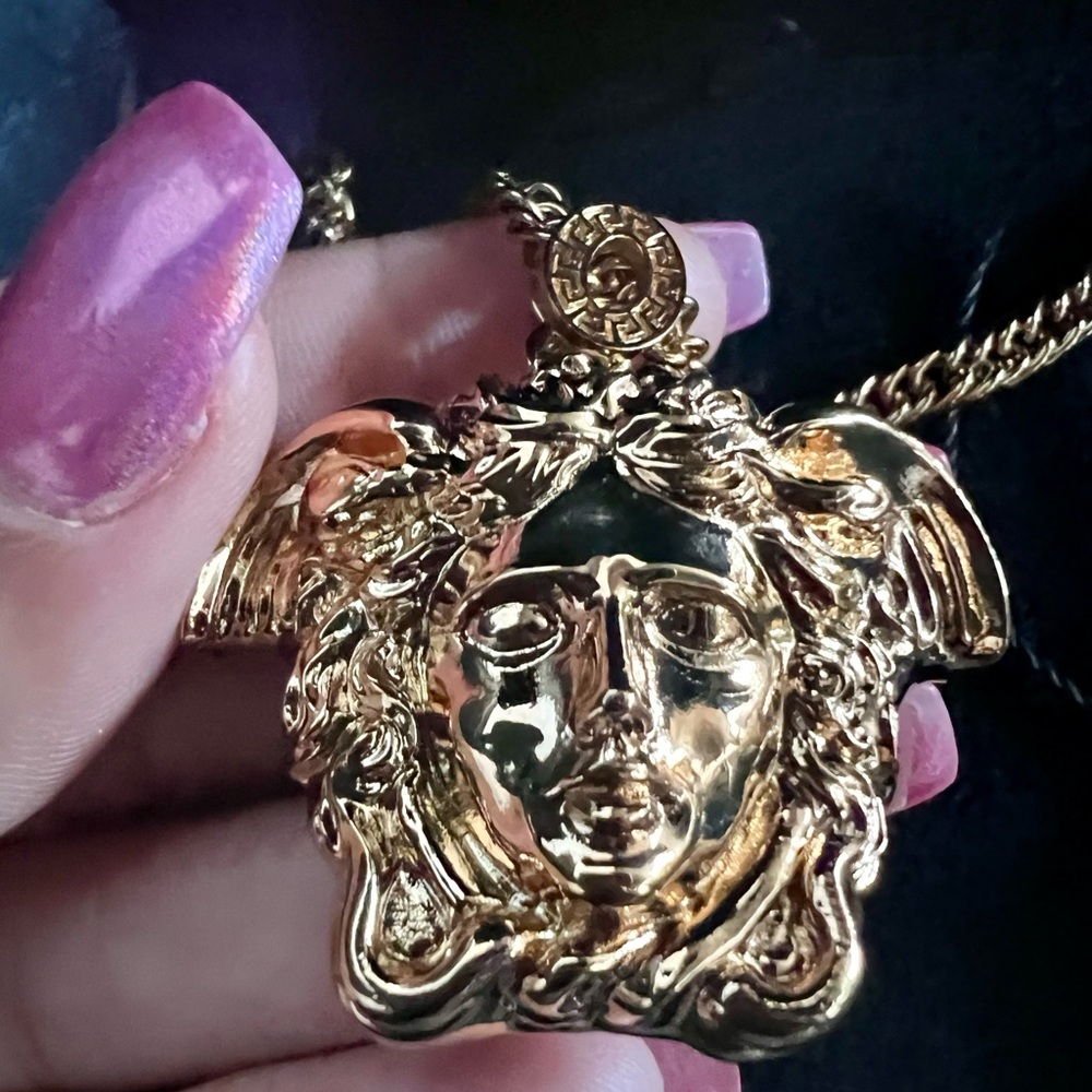 🛑 NOT FOR SALE 💕Versace Gold Tone Medusa Necklace - Picture 3 of 7